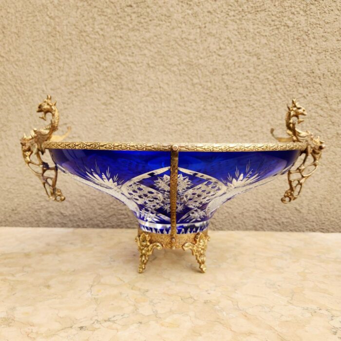 Centro de Mesa Bohemio Tallado con Base de Bronce