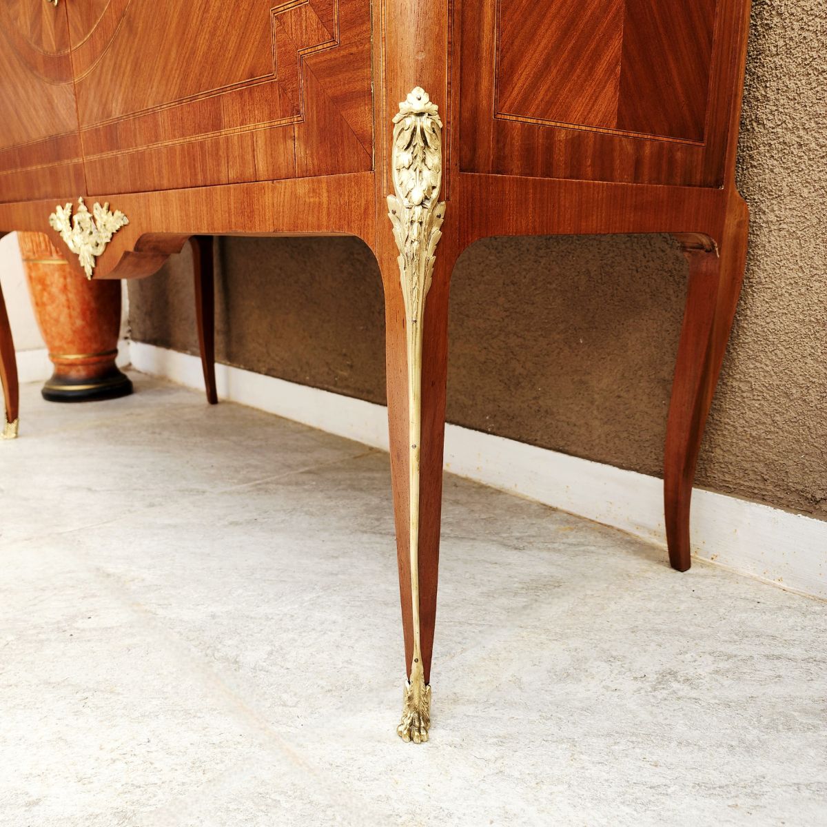 Bajo Aparador Estilo Frances con Marquetería y Bronces - Imagen 5